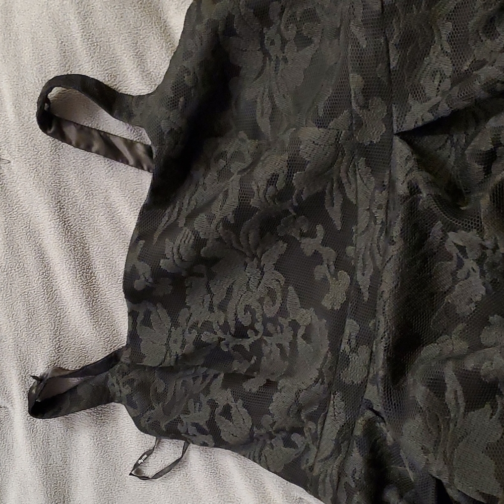 Poppy bloom lace overlay midi dress with gold back zip fully lined NWOT - Picture 3 of 9